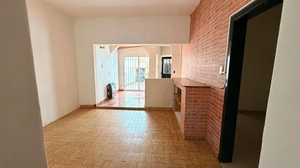 VENTA CASA TIPO PH 3 AMBIENTES, BERNAL. 3
