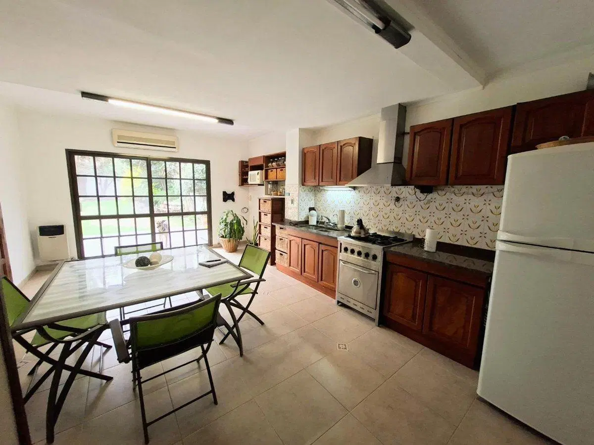 VENTA CASA 4 AMB CON COCHERA Y PARQUE, QUILMES O. 5