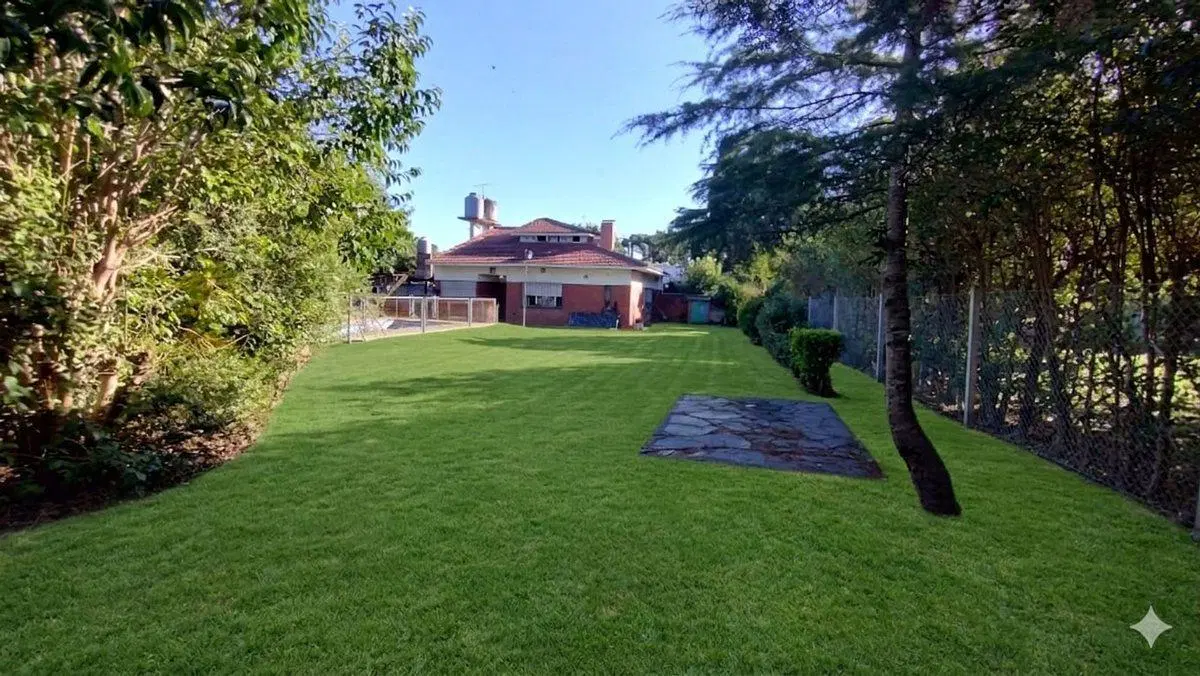 Venta Casa Quinta sobre un lote de 753 M2 Bosques 2