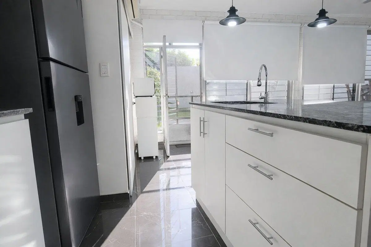 VENTA CASA 6 AMBIENTES JARDIN COCHERA  QUILMES 4