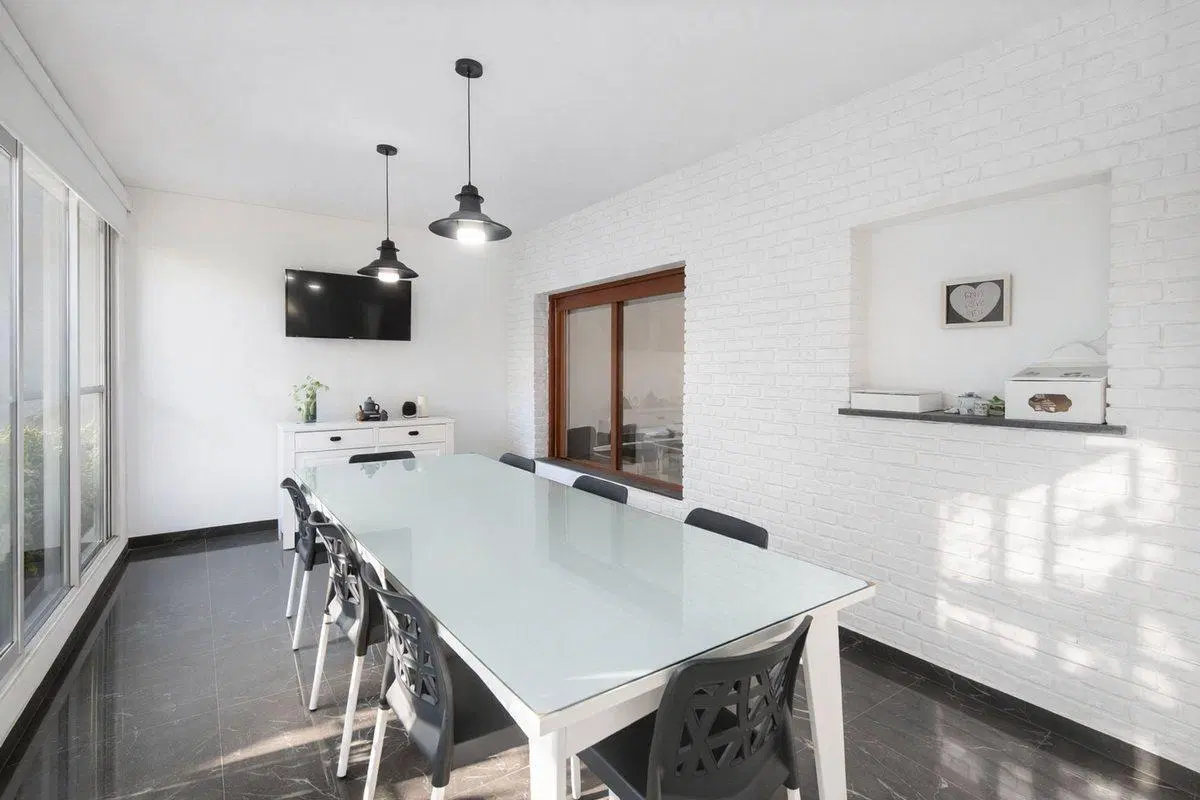 VENTA CASA 6 AMBIENTES JARDIN COCHERA  QUILMES 3
