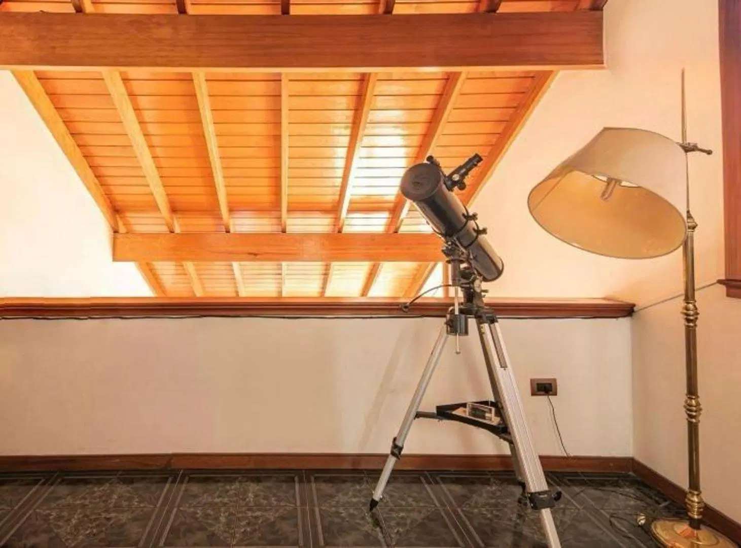 Venta casa 5 ambientes con cochera doble en Bernal 3