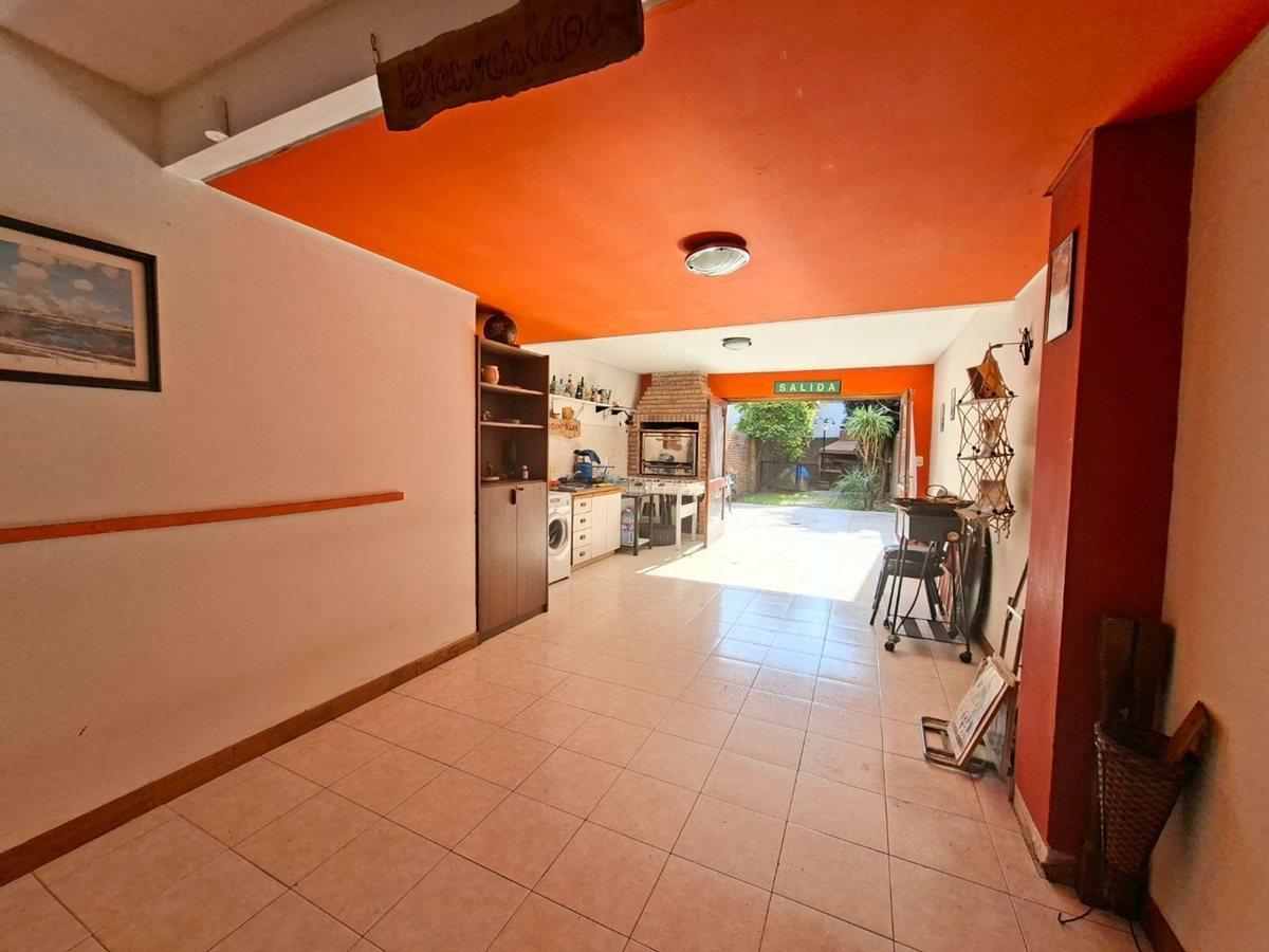 Foto de VENTA CASA TRIPLEX 4 AMB C/ COCHERA Y PATIO BERNAL, imagen 5