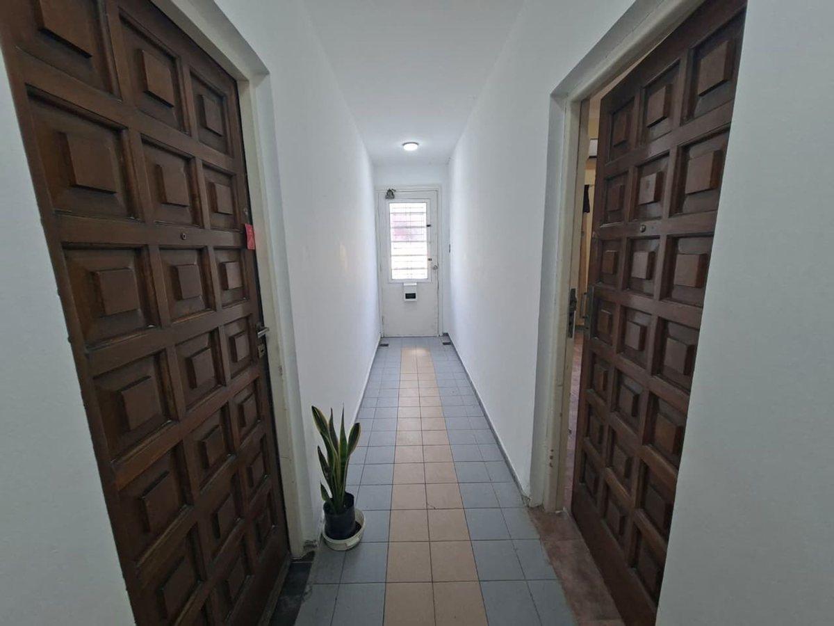 Foto de VENTA EN BLOCK LOTE CON 3 CASAS, WILDE CENTRO, imagen 2