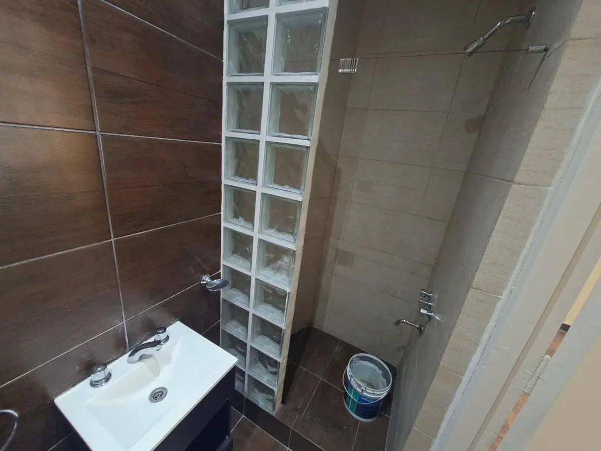 VENTA EN BLOCK LOTE CON 3 CASAS, WILDE CENTRO 8