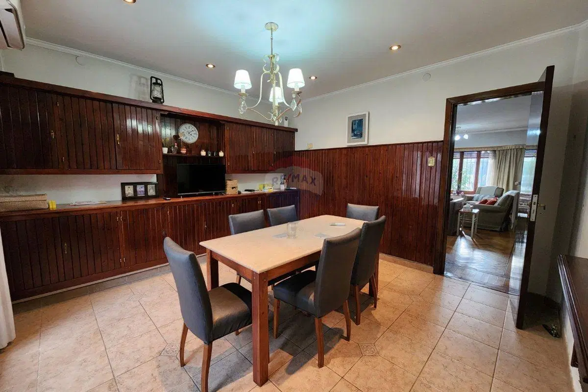 Venta Casa 6 ambientes c/ Parque en Bernal Centro 4