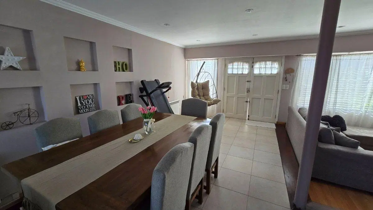 VENTA CASA 4 AMB CON COCHERA, JARDIN Y PILETA 3