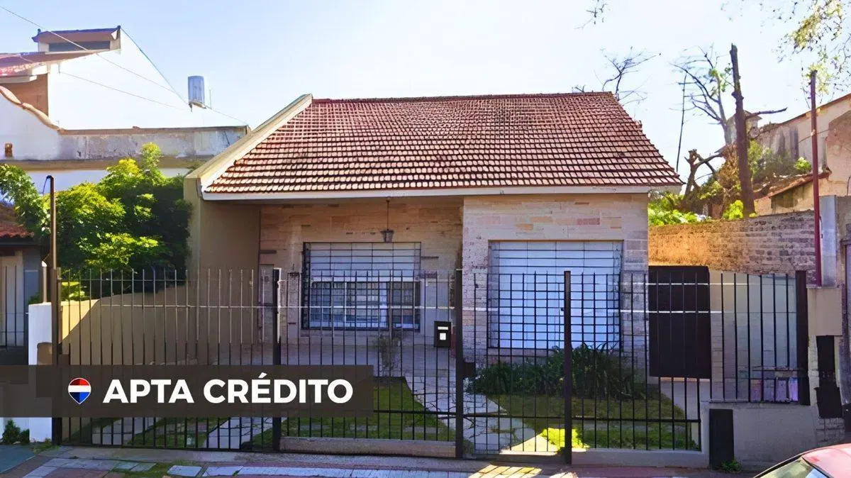 CASA 4 AMBIENTES CON COCHERA EN BERNAL EN VENTA 5