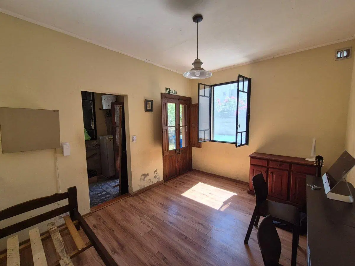 CASA 4 AMBIENTES CON COCHERA EN BERNAL EN VENTA 3
