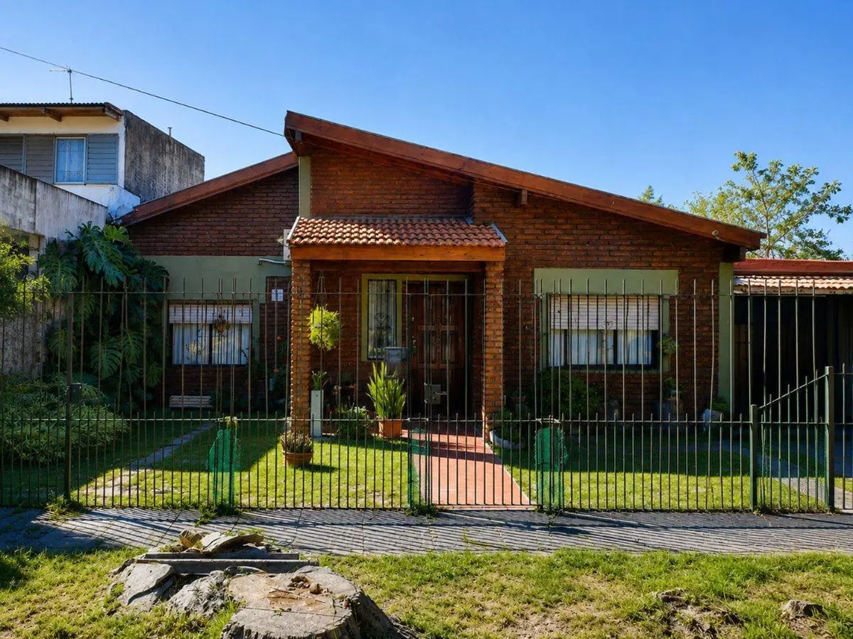 Venta Casa de 3 ambientes en Berazategui 2