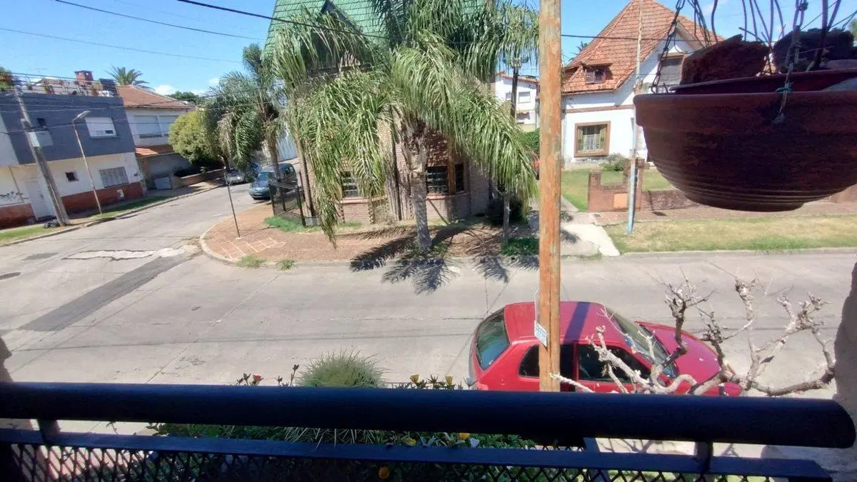 Venta casa 3 ambientes cochera B° Parque Bernal 5
