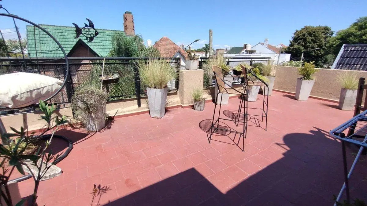 Venta casa 3 ambientes cochera B° Parque Bernal 2