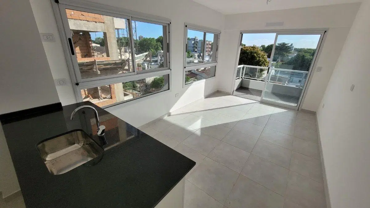 VENTA DEPTO 2 AMB A ESTRENAR CON COCHERA. QUILMES 5