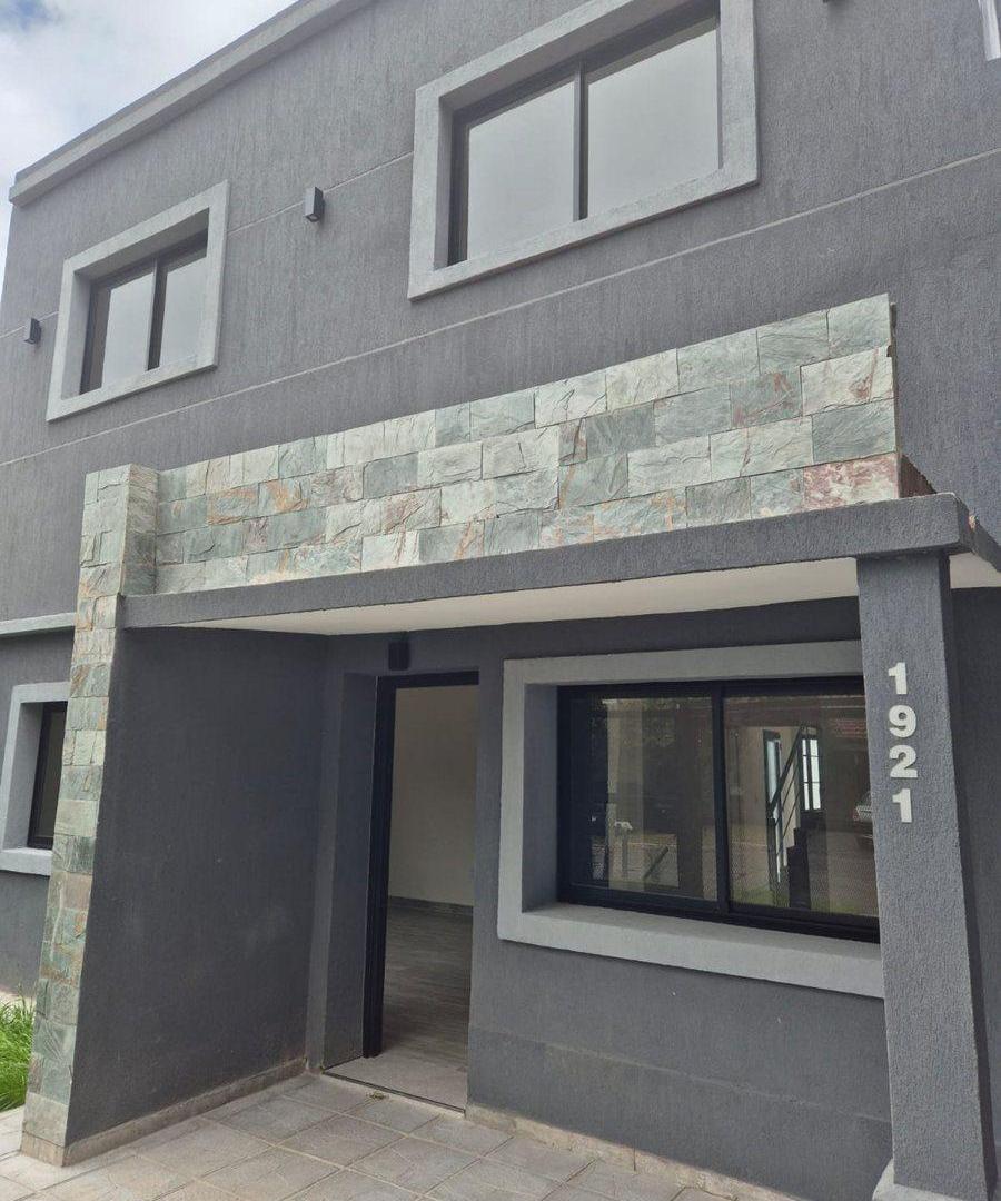 CASA 4 AMBIENTES CON COCHERA EN QUILMES EN VENTA