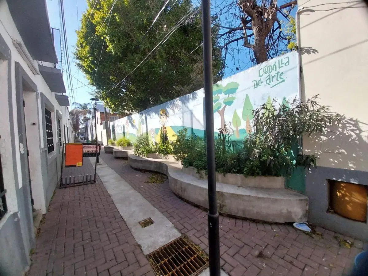 VENTA CASA 4 AMBIENTES CON PATIO SARANDI 2