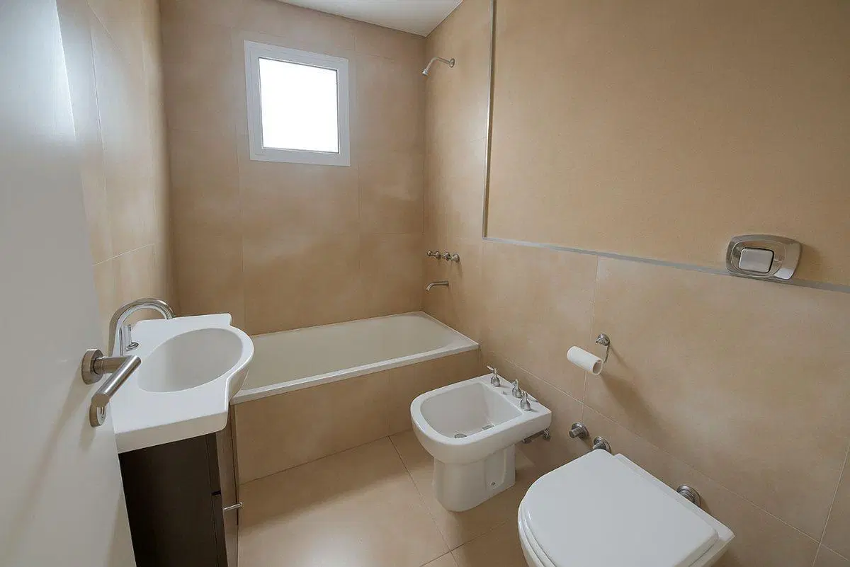 Departamento 2 ambientes en venta en Bernal 3