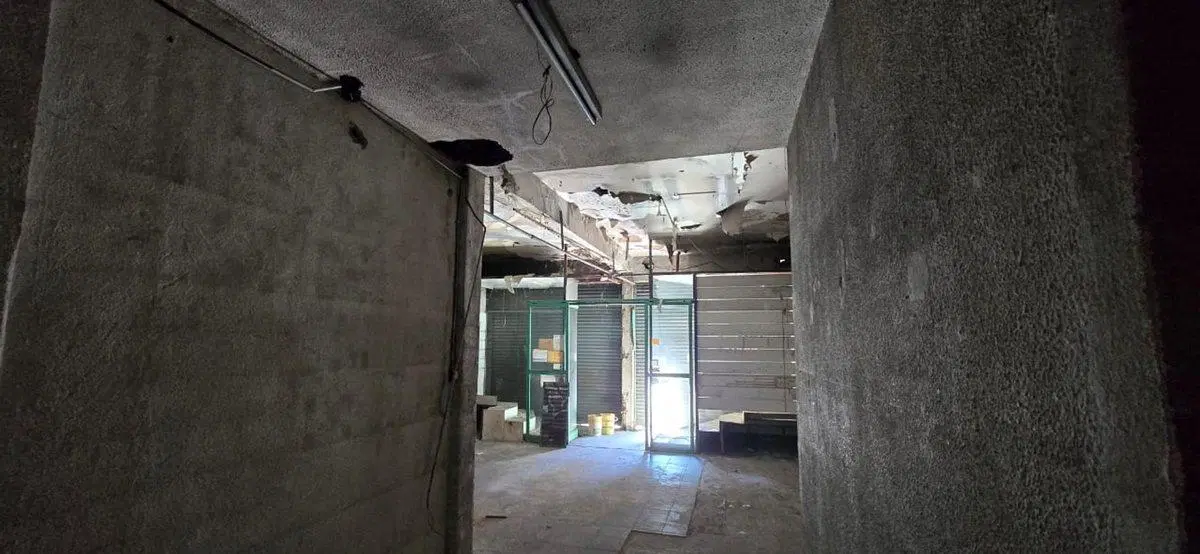 ALQUILER LOCAL 130 M2  SOBRE AVENIDA QULMES CENTRO 4