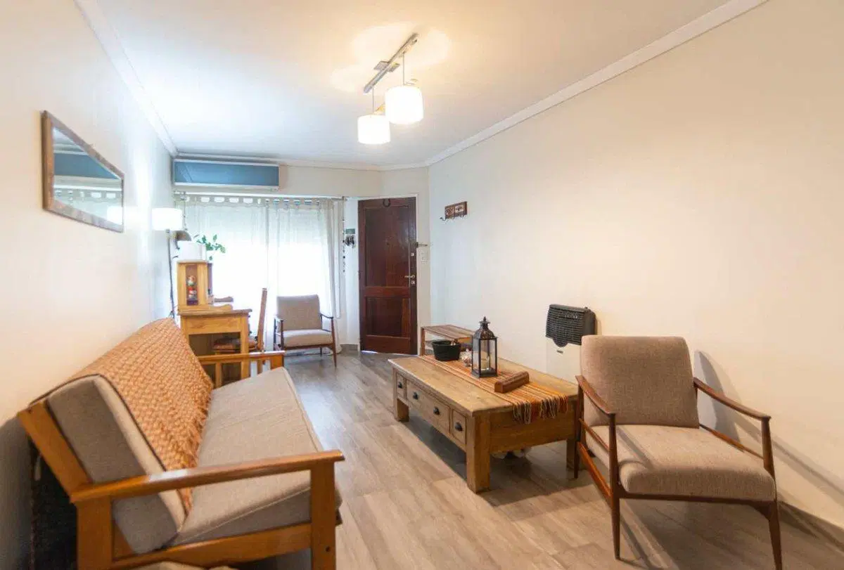 Venta casa 3 ambientes con cochera  en Bernal 2