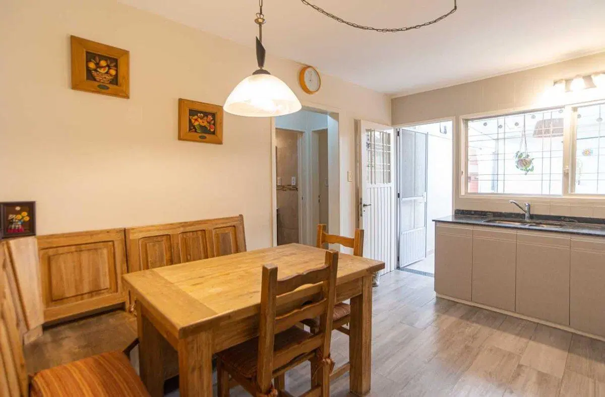 Venta casa 3 ambientes con cochera  en Bernal 5