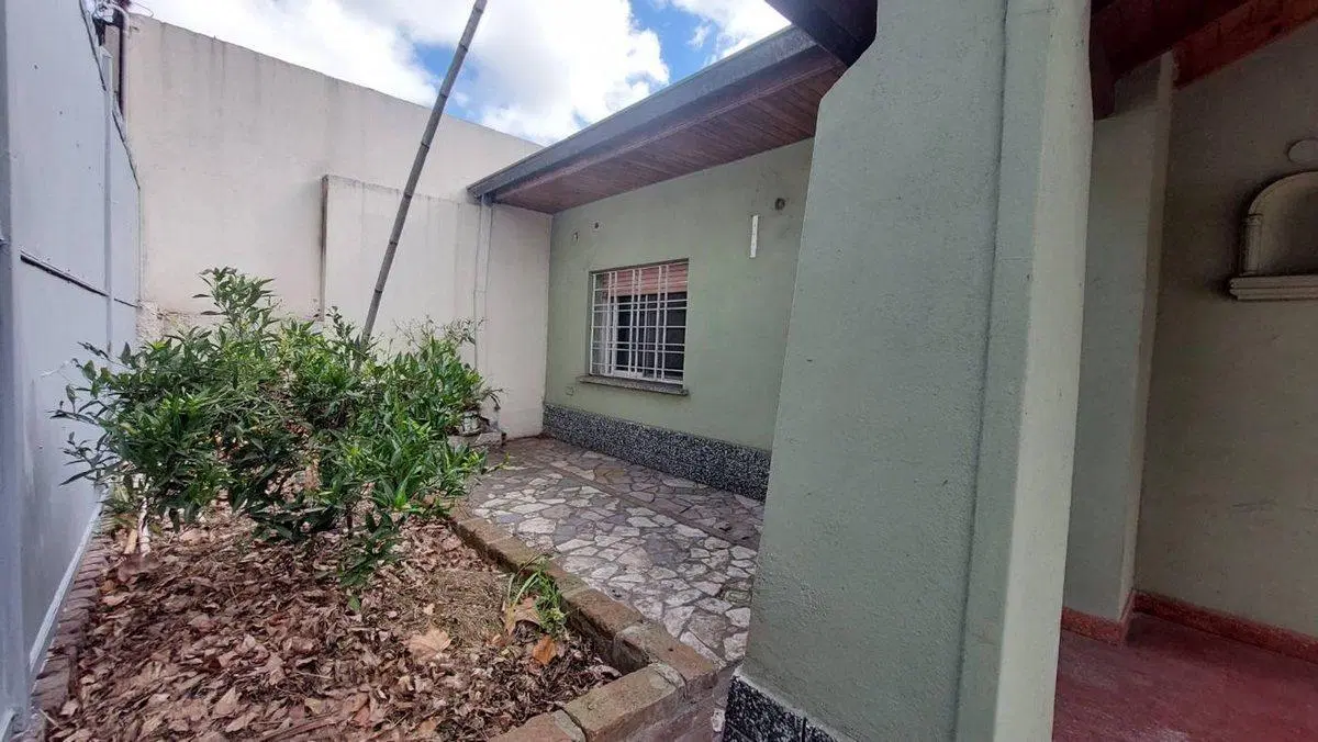 CASA TRES AMBIENTES VENTA QUILMES PARQUE 4