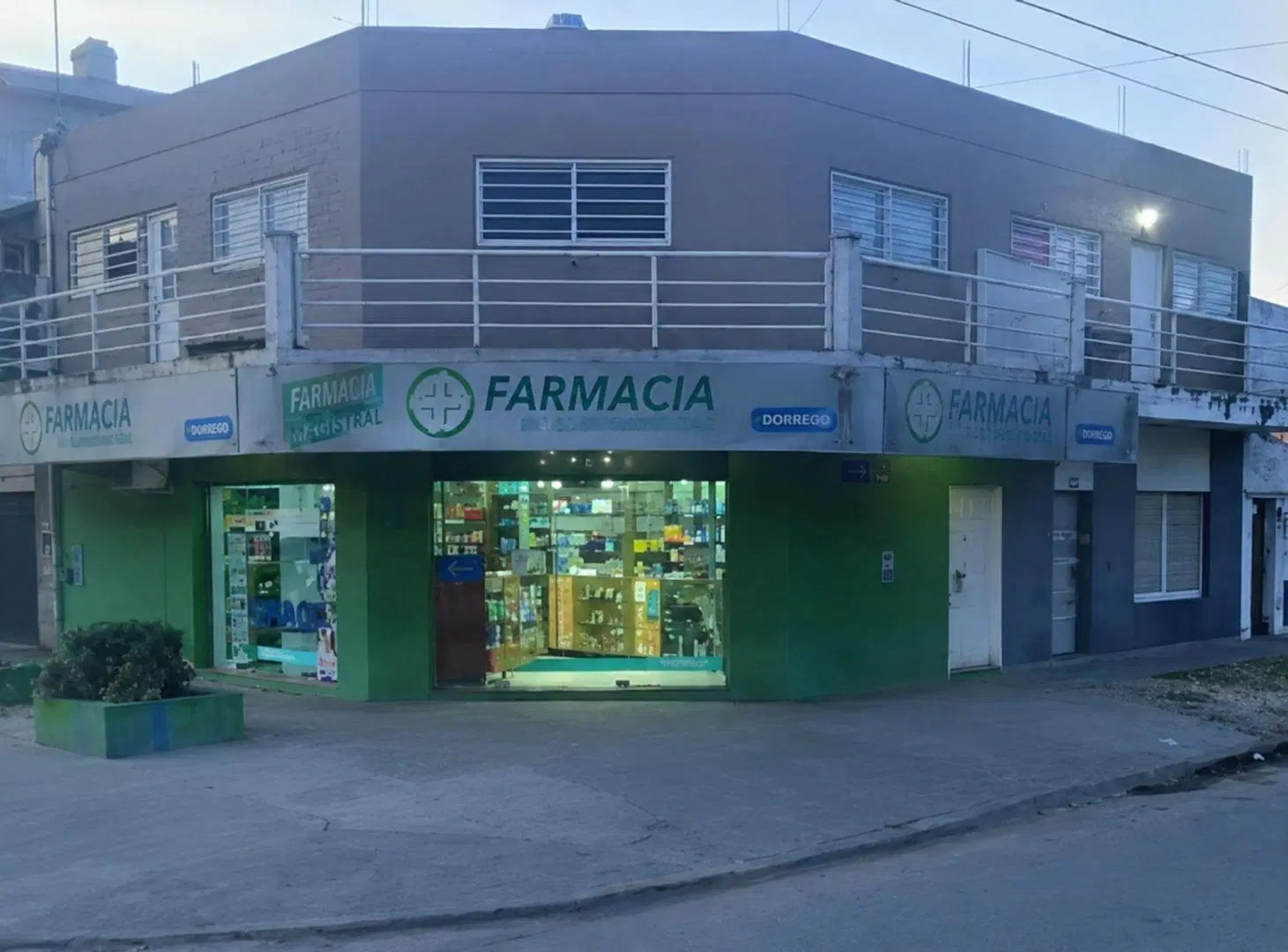 VENTA EN BLOCK 1 LOCAL Y 3 DTOS SOLANO OPORTUNIDAD 2