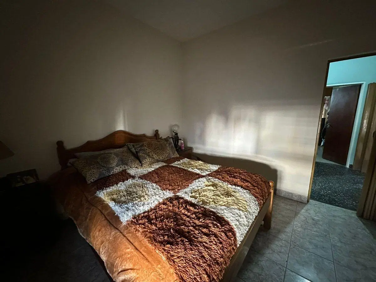 VENTA CASA 3 AMB. y 2 DEPTOS.  2 AMB. EN EZPELETA 3