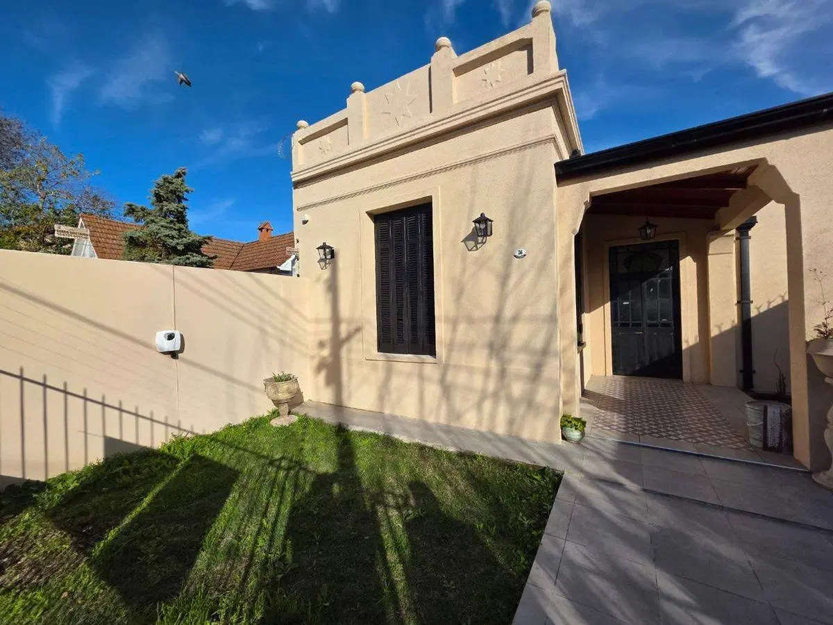 Venta casa 3 ambientes en Don Bosco Este. 5