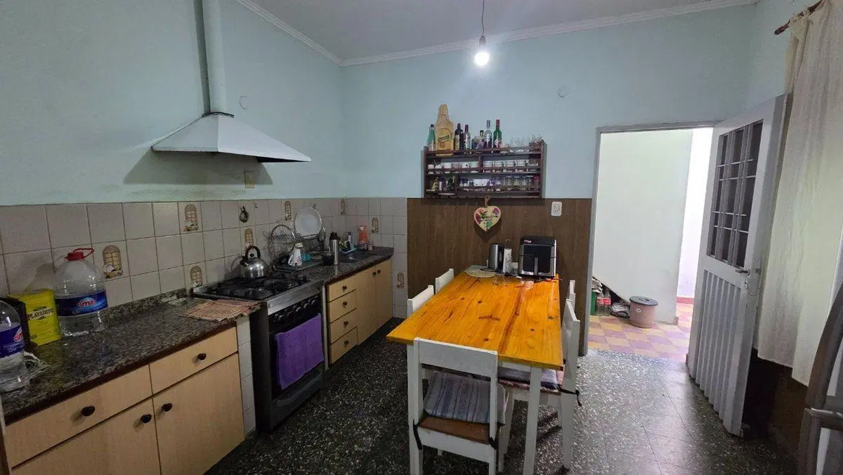 VENTA PH TIPO CASA AL FRENTE 2AMB QUILMES 4