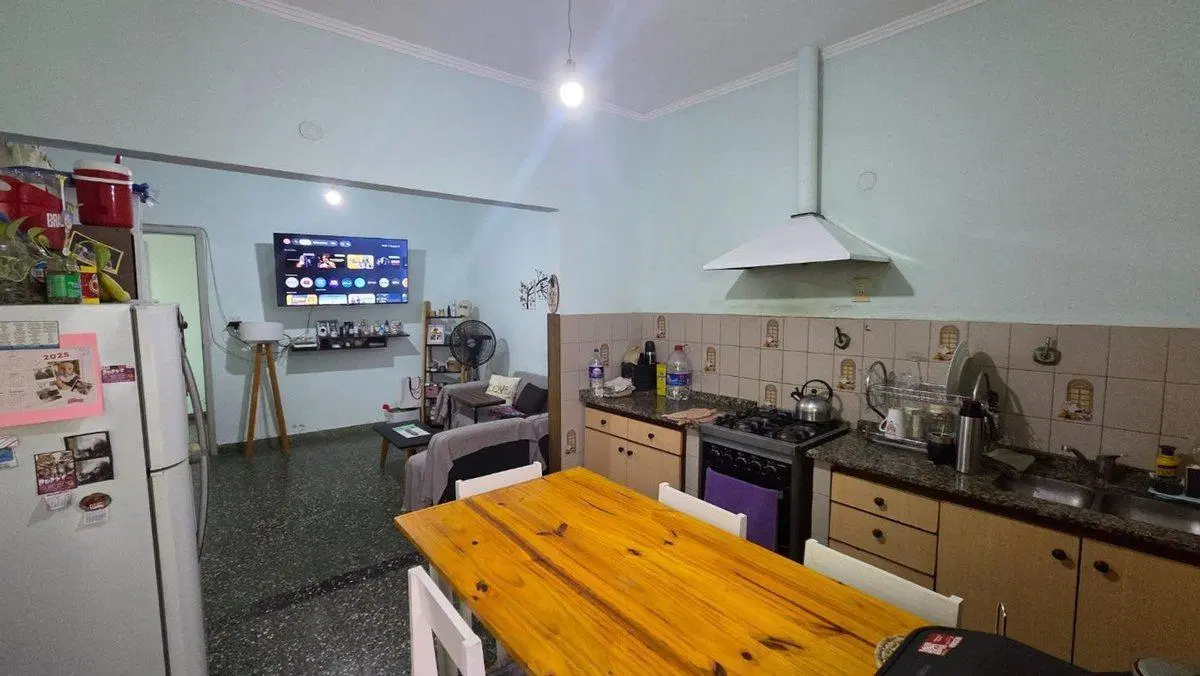 VENTA PH TIPO CASA AL FRENTE 2AMB QUILMES 2