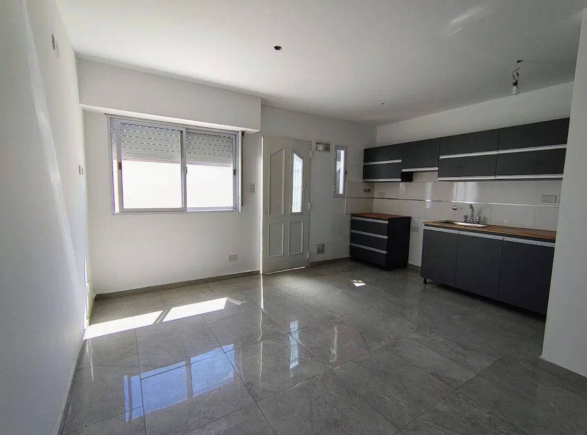 VENTA DUPLEX 4 AMB. A ESTRENAR QUILMES GARAGE 2