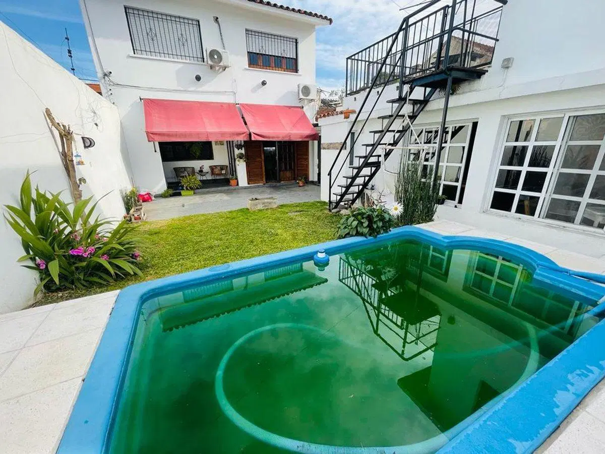 VENTA CASA 4 AMB BERNAL CON PILETA JARDIN COCHERA 3