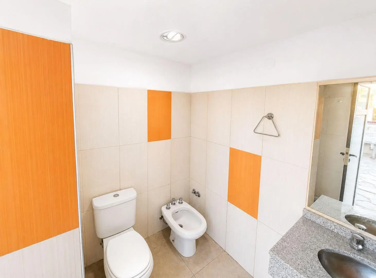 VENTA CASA 3 AMB PILETA COCHERA  LOCAL AVELLANEDA 3