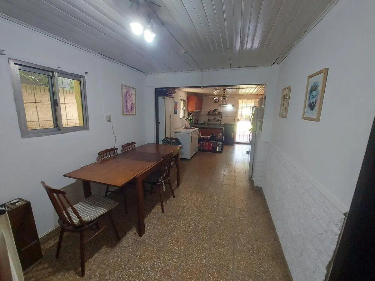 VENTA CASA 3 AMB. JARDIN COCHERA QUILMES OESTE 4