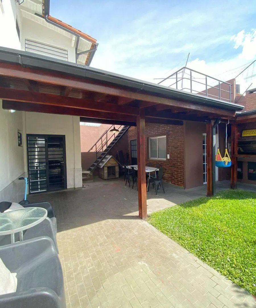 VENTA CASA 4 AMBIENTES C/PATIO, BERNAL. 5