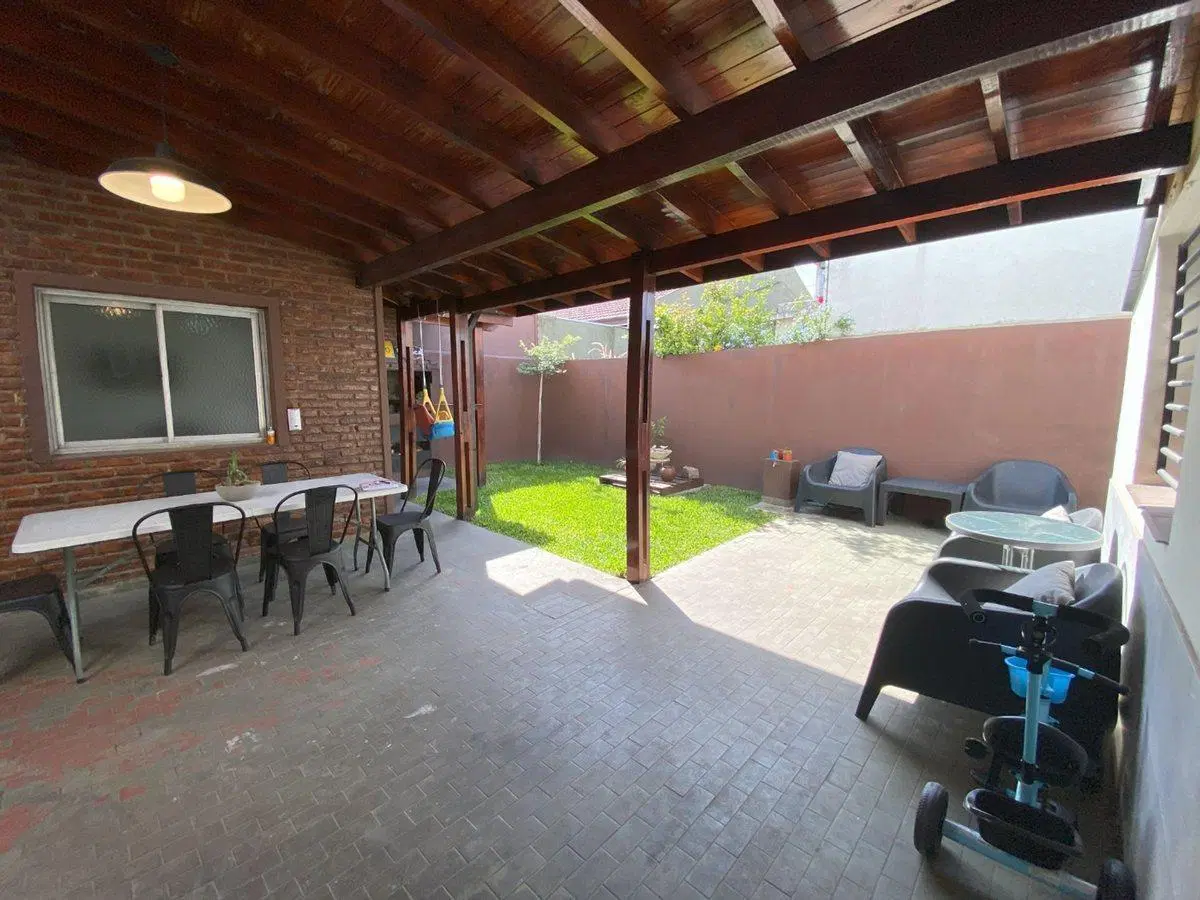 VENTA CASA 4 AMBIENTES C/PATIO, BERNAL. 4