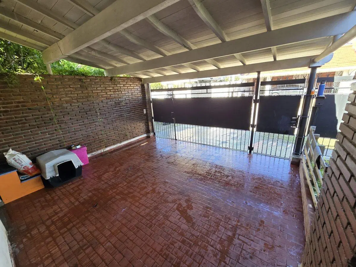 VENTA CASA 4 AMBIENTES C/PATIO, BERNAL. 3