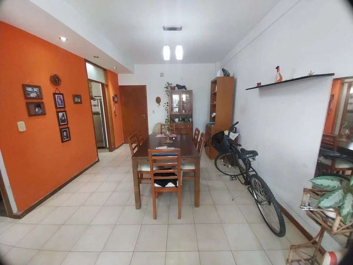 VENTA DEPARTAMENTO 3 AMB CON COCHERA QUILMES ESTE 4