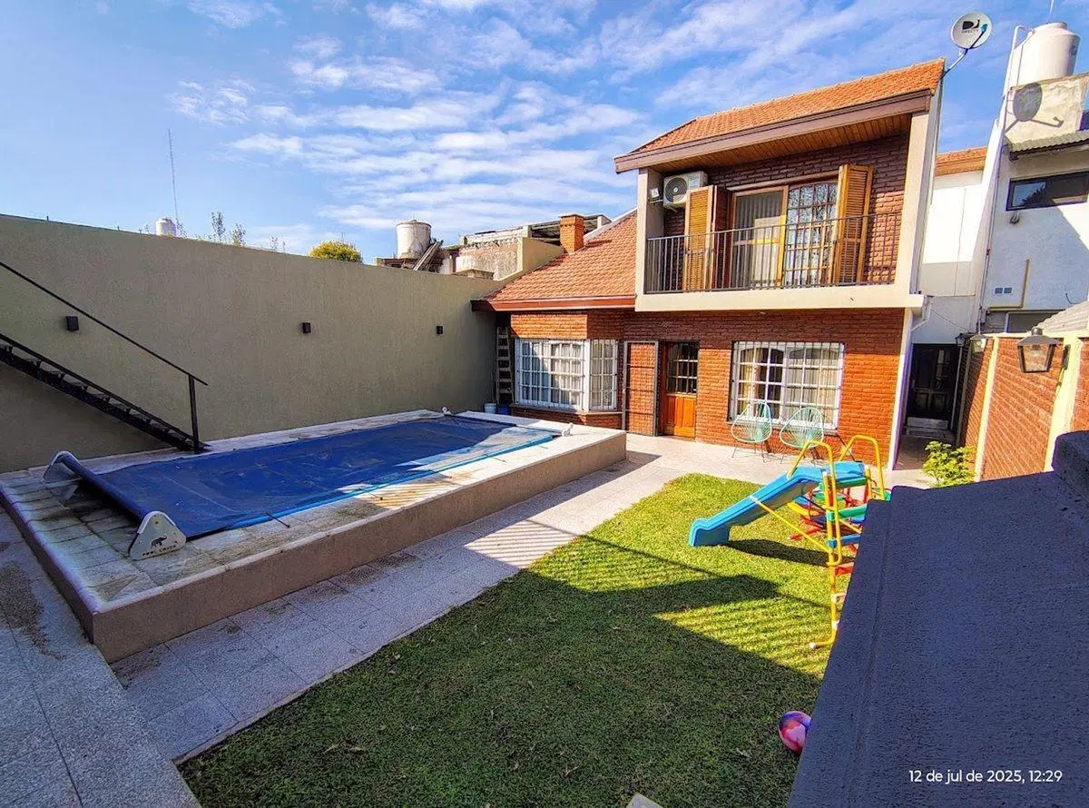 VENTA CASA 6 AMB. QUILMES QUINCHO PILETA GARAGE 8