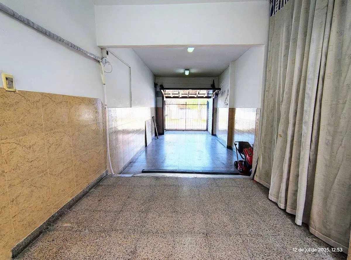 VENTA CASA 6 AMB. QUILMES QUINCHO PILETA GARAGE 5