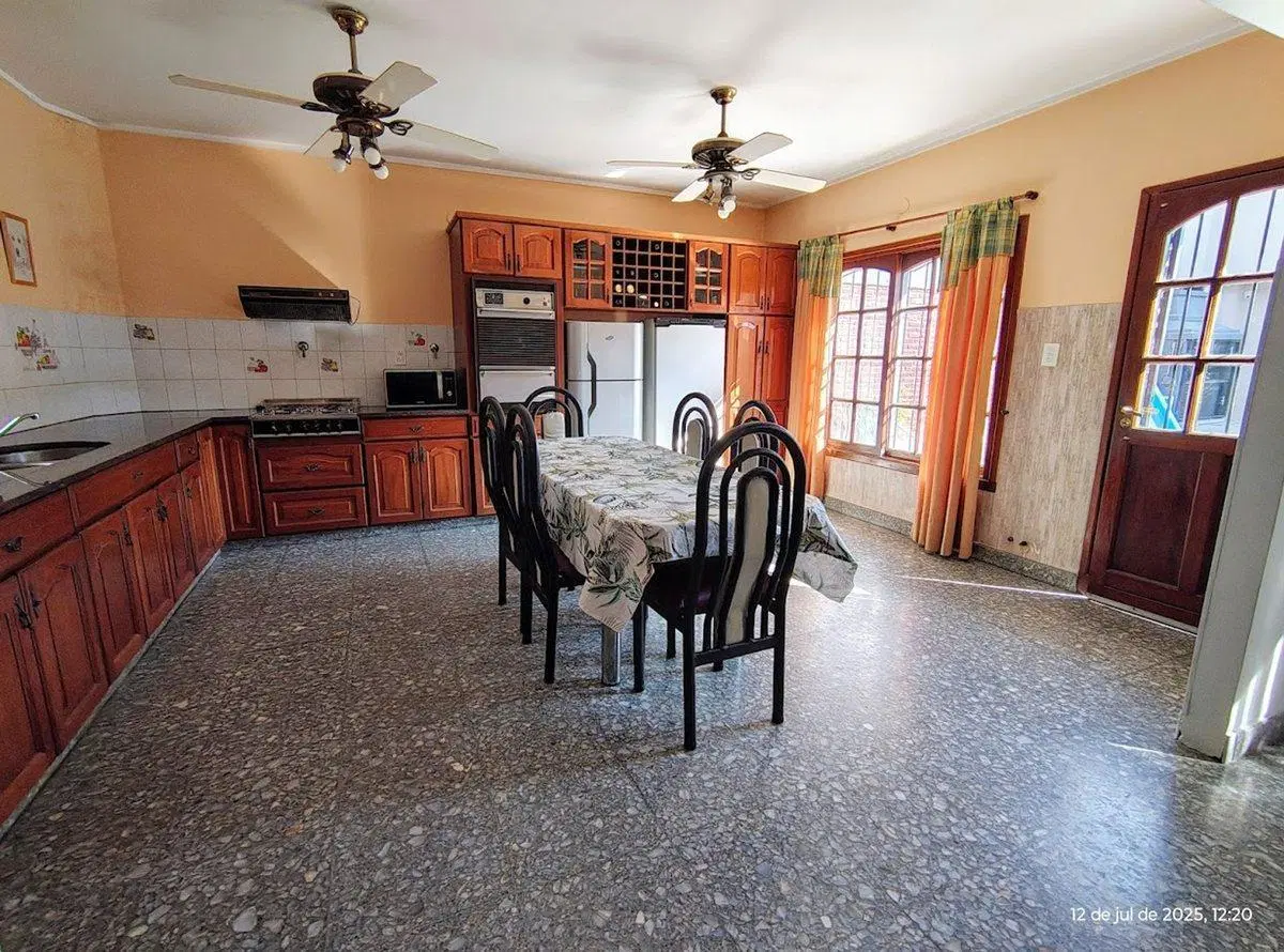 VENTA CASA 6 AMB. QUILMES QUINCHO PILETA GARAGE 4