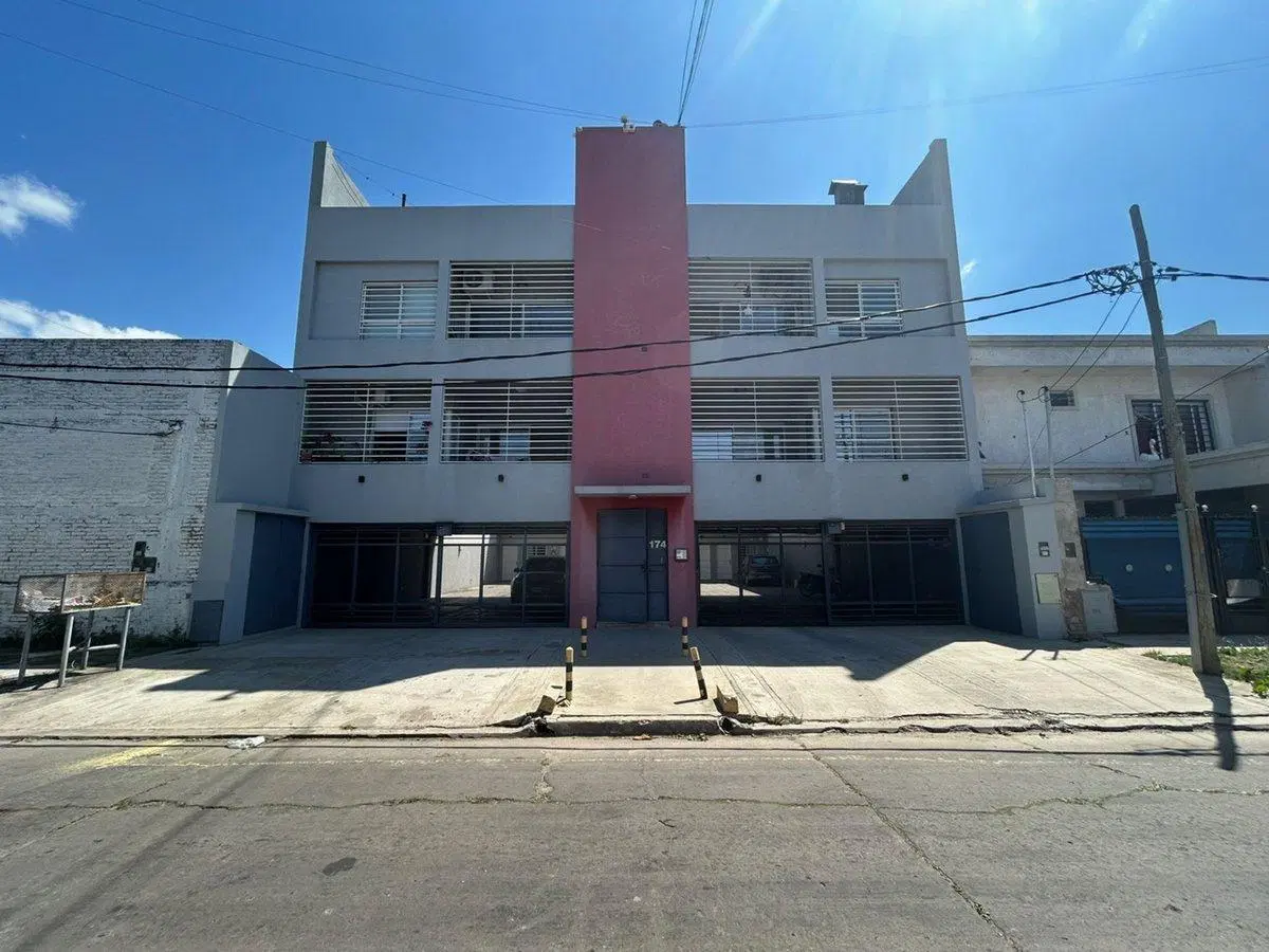 DEPARTAMENTO DÚPLEX EN VENTA EN BERNAL OESTE 3