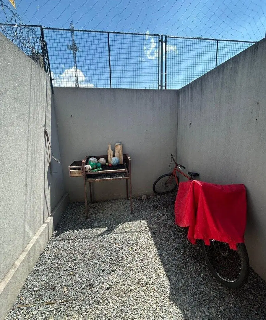 DEPARTAMENTO DÚPLEX EN VENTA EN BERNAL OESTE 2