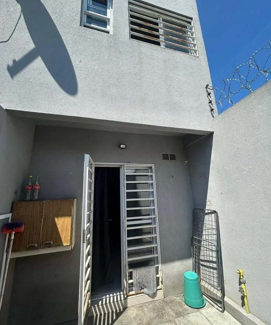 DEPARTAMENTO DÚPLEX EN VENTA EN BERNAL OESTE 5