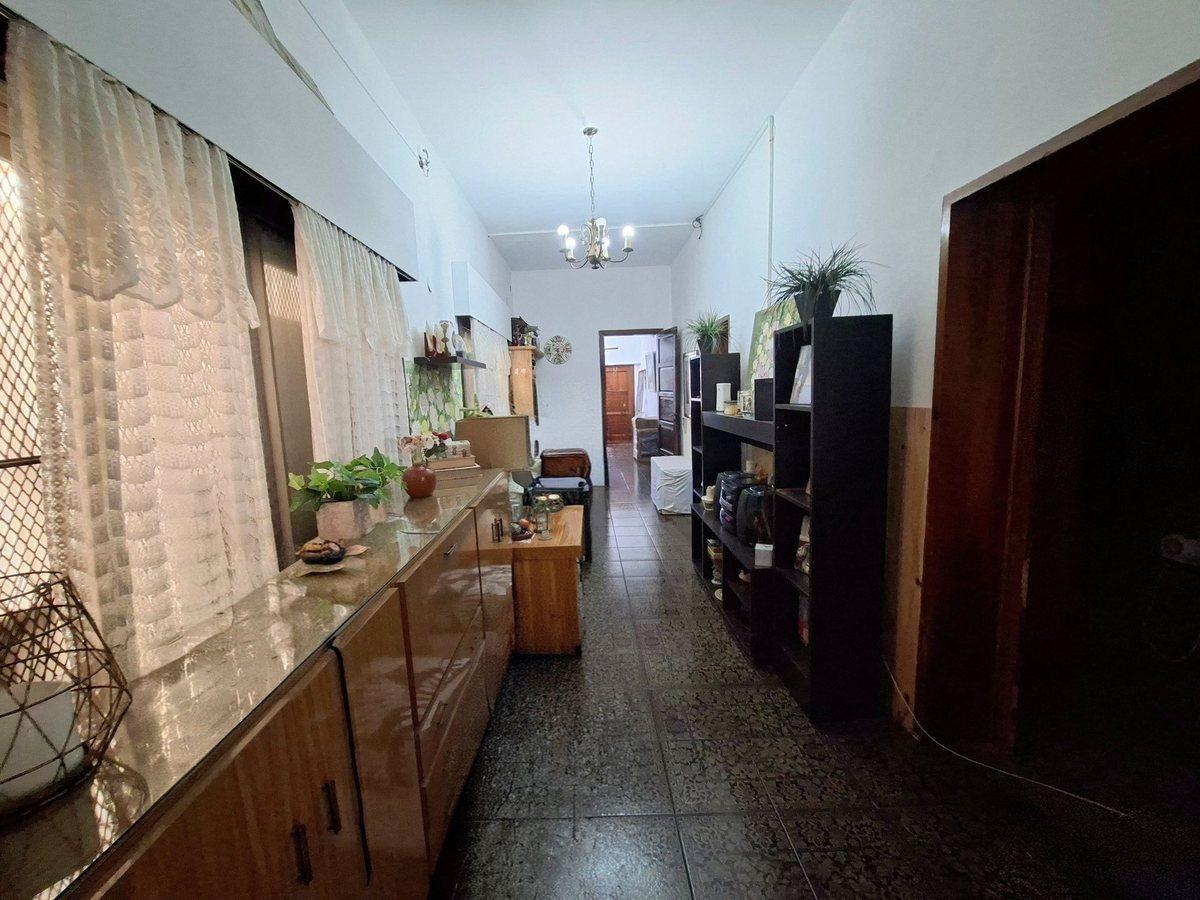 Foto de VENTA CASA 5 AMB CON PATIO Y COCHERA, QUILMES, imagen 3