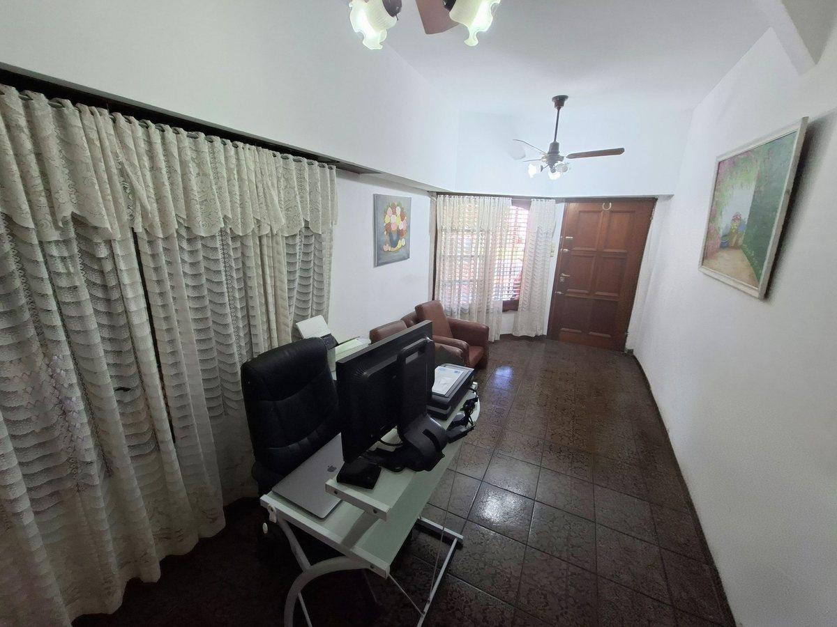 Foto de VENTA CASA 5 AMB CON PATIO Y COCHERA, QUILMES, imagen 1