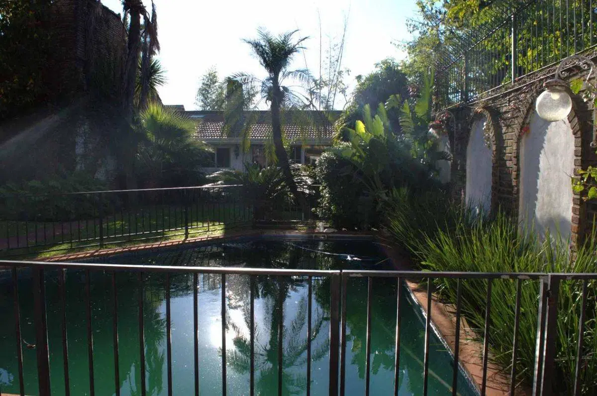 CASA 7 AMBIENTES, COCHERA Y PILETA EN QUILMES 5
