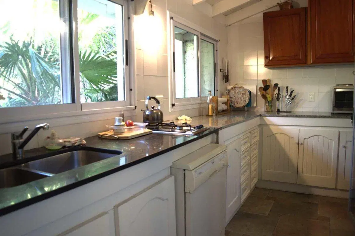CASA 7 AMBIENTES, COCHERA Y PILETA EN QUILMES 4