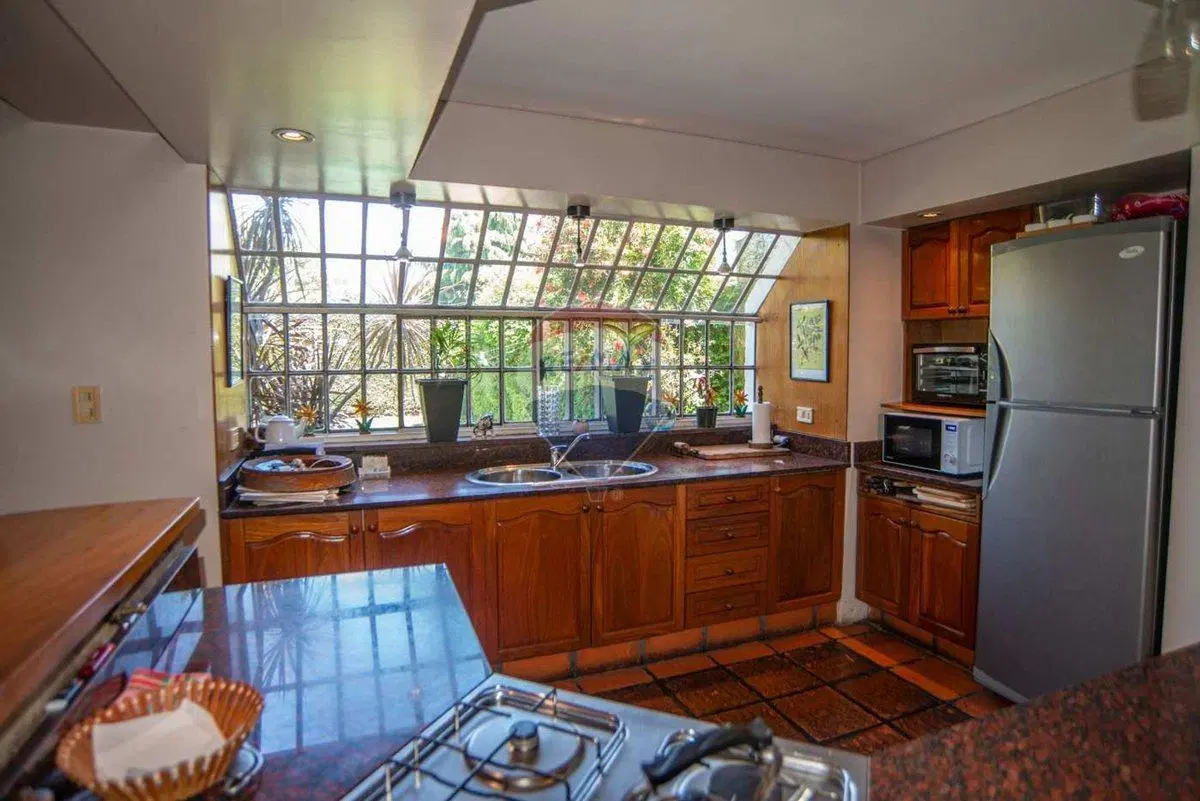VENTA CASA 4 AMB COCHERA JARDIN PISCINA QUILMES 5