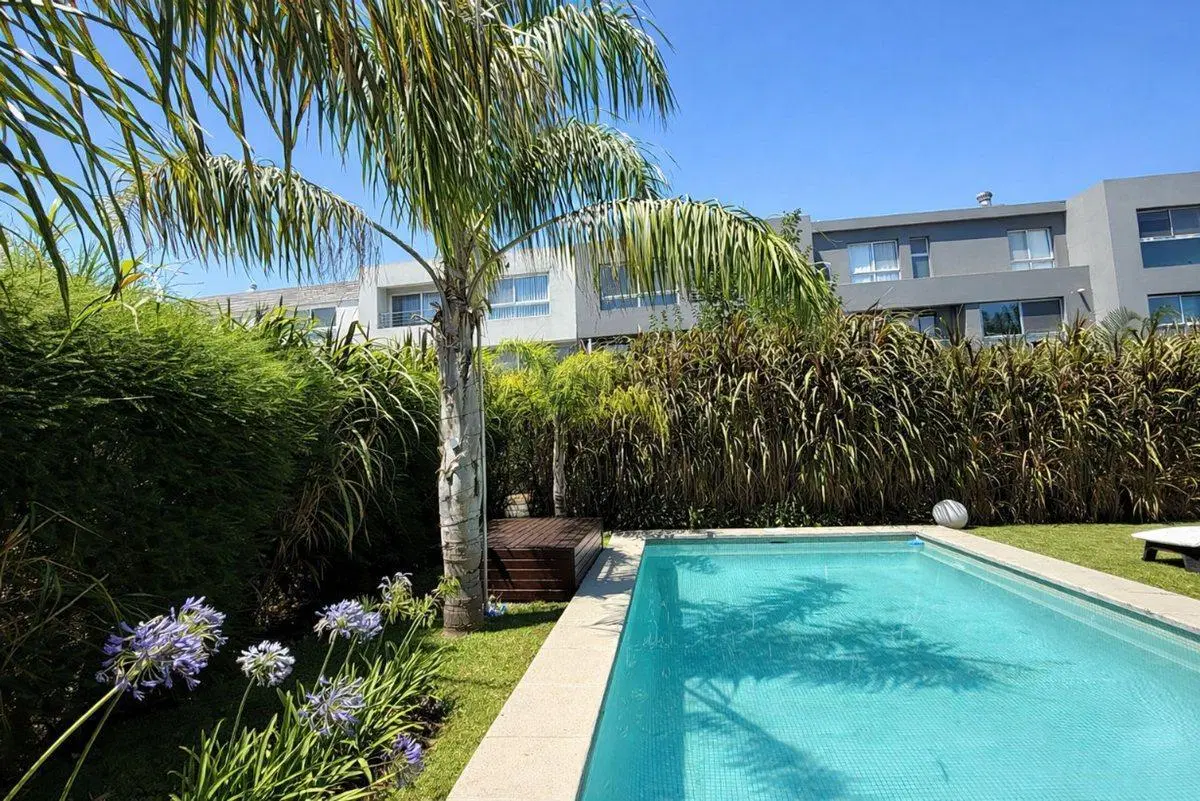 Venta Casa 4 Ambientes con piscina Nuevo Quilmes 4