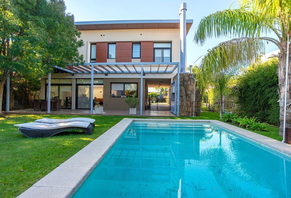 Venta Casa 4 Ambientes con piscina Nuevo Quilmes